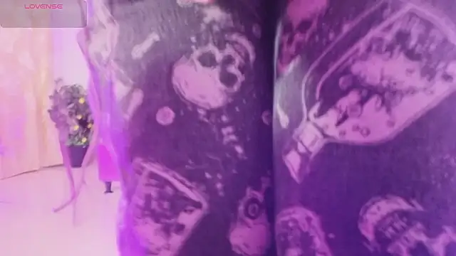 ZURY TAY online show from March 27, 12:06 pm