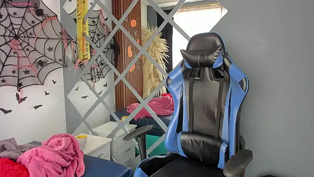 Snapshot of hannah_lover chatting on November 4, 7:17 pm hannah lover online show from November 4, 7:17 pm