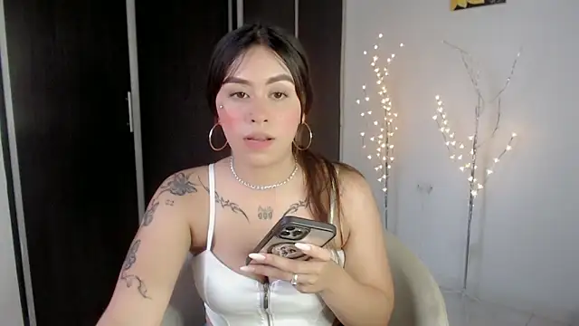 Snapshot of Darlyn_big chatting on November 19, 9:15 pm Darlyn big online show from November 19, 9:15 pm