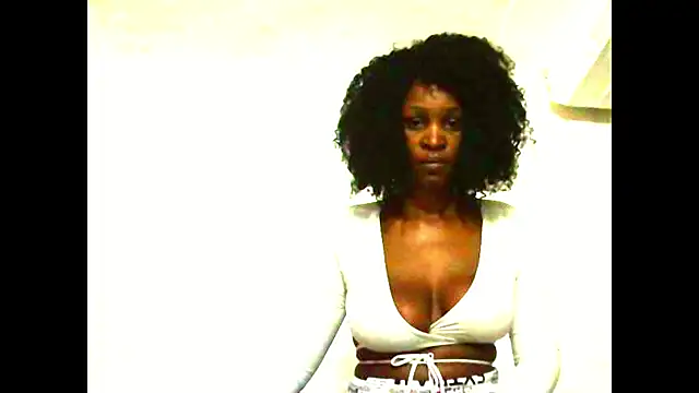Snapshot of DesiredQueen25 chatting on September 15, 10:59 am DesiredQueen25 online show from September 15, 10:59 am