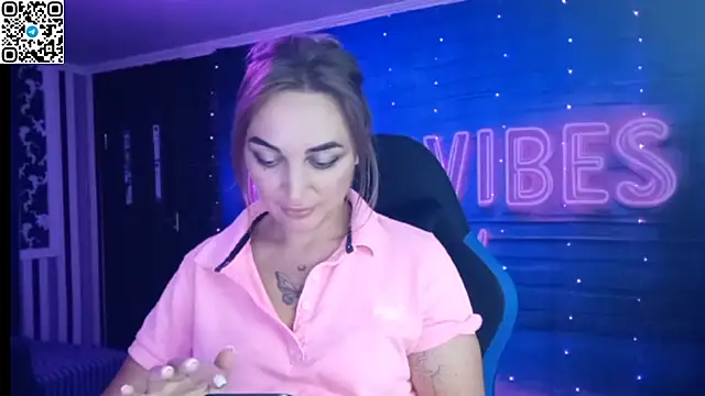 Snapshot of Blonde_Temptation chatting on September 12, 10:42 pm Blonde Temptation online show from September 12, 10:42 pm