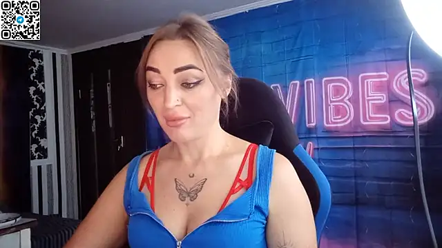 Snapshot of Blonde_Temptation chatting on September 20, 11:59 am Blonde Temptation online show from September 20, 11:59 am