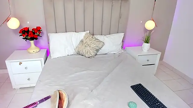 Dani rosse  online show from April 19, 6:10 pm