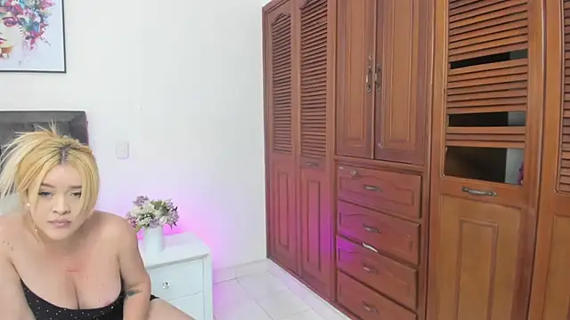 Dani rosse  online show from April 16, 9:39 pm