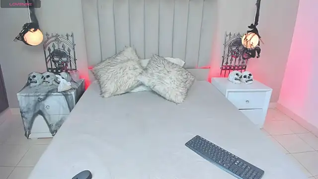 Dani rosse  online show from October 27, 7:37 pm