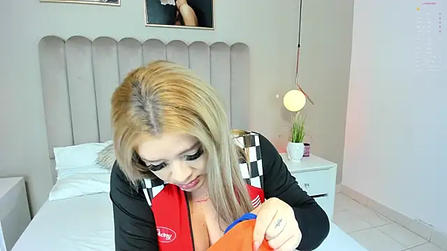 Dani rosse  online show from February 20, 1:46 pm