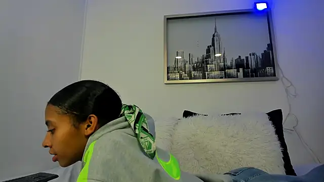 Snapshot of sarah_ashbourne chatting on October 6, 12:39 pm sarah ashbourne online show from October 6, 12:39 pm