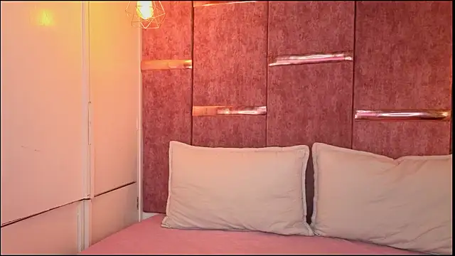 maddy1y  online show from February 5, 12:01 pm