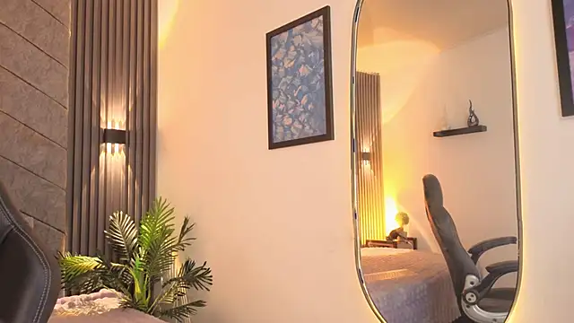 Snapshot of maddy1y_ chatting on October 31, 12:02 pm maddy1y online show from October 31, 12:02 pm