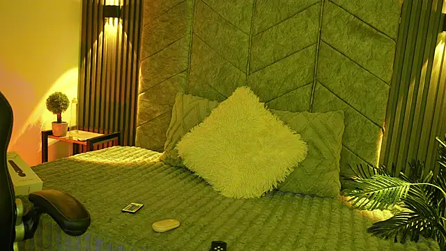 maddy1y  online show from January 12, 11:50 am