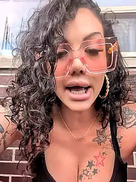 Av3ryyBe3 online show from June 11, 9:45 pm