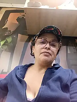 Snapshot of Lady_16 chatting on September 13, 12:10 am Lady 16 online show from September 13, 12:10 am