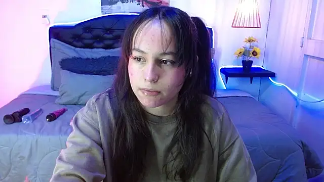 Snapshot of Eymmy_24 chatting on September 22, 3:23 am Eymmy 24 online show from September 22, 3:23 am