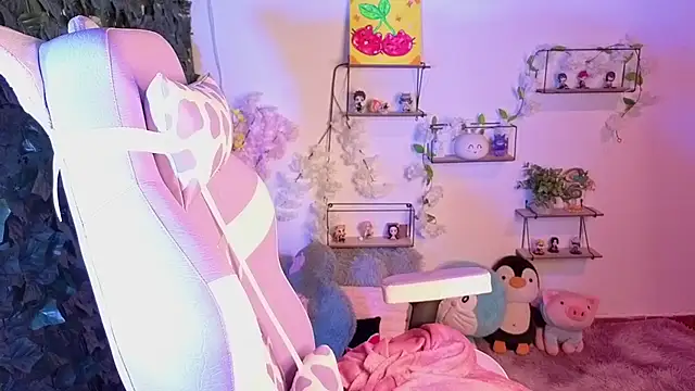 Eymmy 24 online show from June 3, 1:39 am