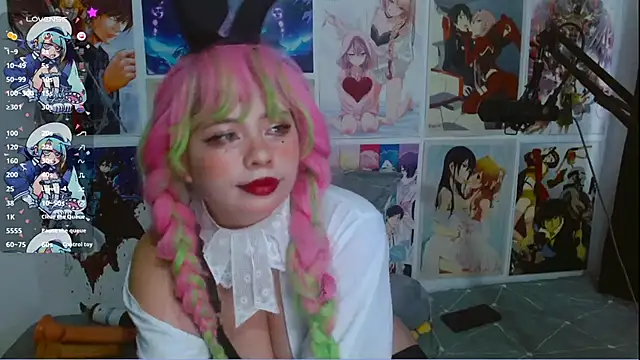 Snapshot of Lil-La chatting on November 11, 8:47 pm Lil-La online show from November 11, 8:47 pm