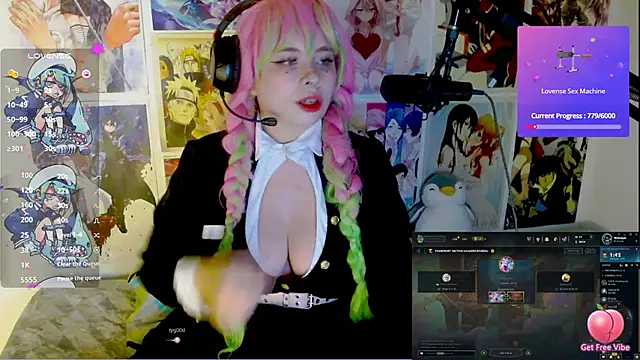 Snapshot of Lil-La chatting on December 5, 2:43 am Lil-La online show from December 5, 2:43 am