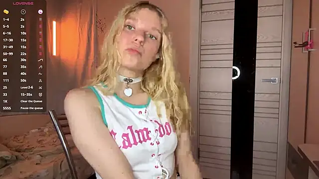 Snapshot of MaryjaneSpider chatting on September 14, 2:50 pm MaryjaneSpider online show from September 14, 2:50 pm