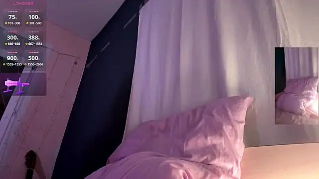 MaryjaneSpider online show from April 2, 7:20 pm