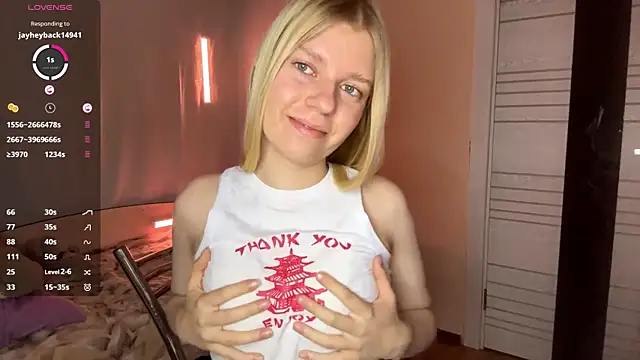 Snapshot of MaryjaneSpider chatting on October 9, 5:24 pm MaryjaneSpider online show from October 9, 5:24 pm