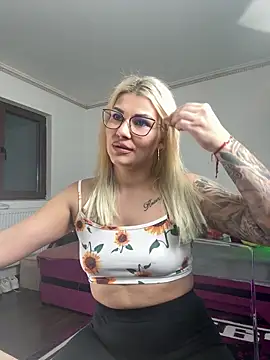 MiaKiittyy online show from December 22, 5:13 pm