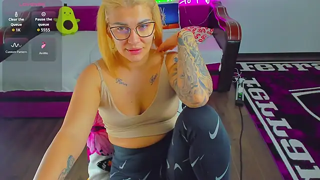 MiaKiittyy online show from November 29, 1:17 am