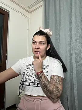 MiaKiittyy online show from February 25, 11:15 pm