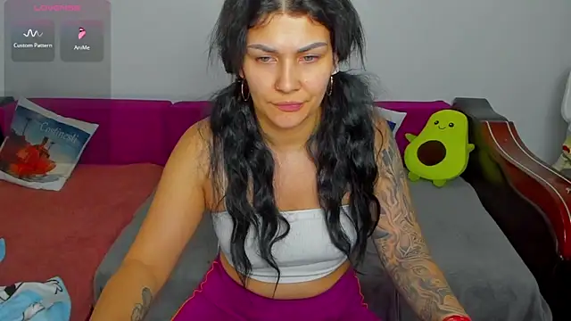 MiaKiittyy online show from January 8, 5:30 pm