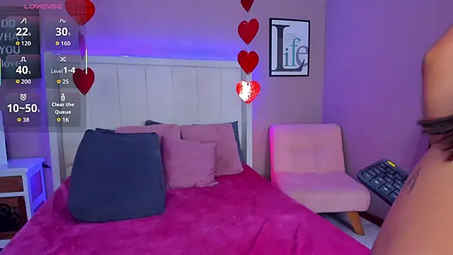 sarahyessica online show from April 10, 7:32 pm