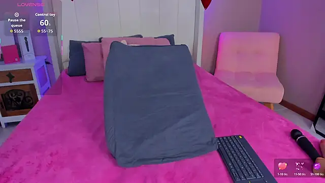 sarahyessica online show from April 16, 9:39 pm