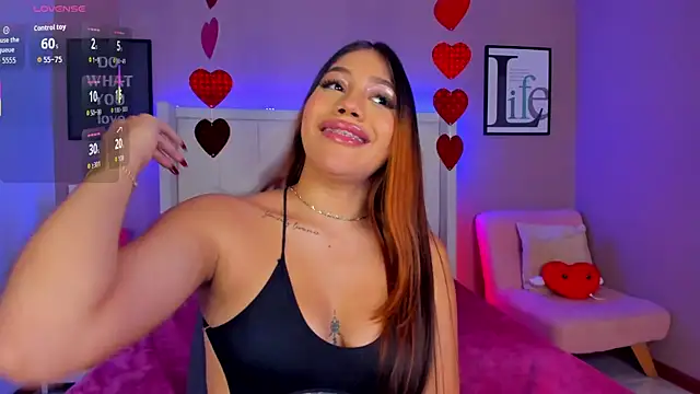 Snapshot of sarahyessica chatting on February 20, 3:03 am sarahyessica online show from February 20, 3:03 am