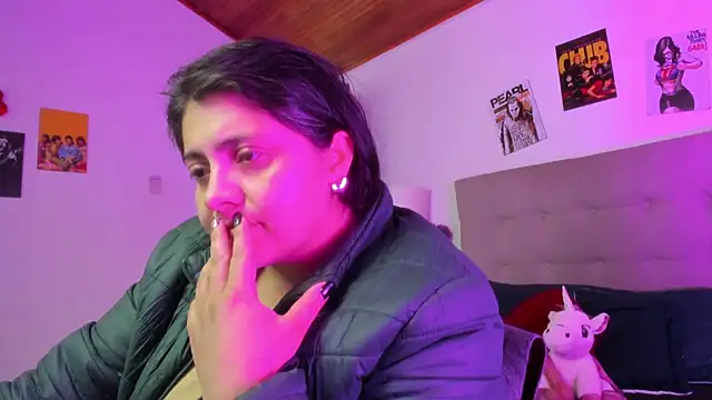 TifanyAmazinng online show from February 4, 12:22 pm