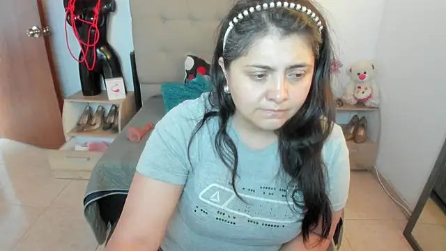 TifanyAmazinng online show from December 5, 12:26 pm