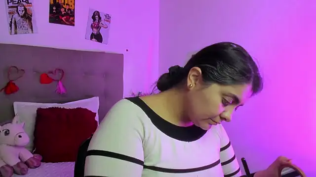 TifanyAmazinng online show from February 23, 12:50 pm