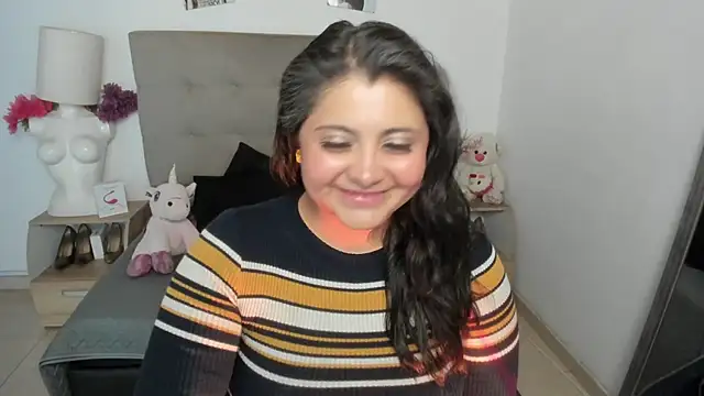 TifanyAmazinng online show from March 31, 1:35 pm