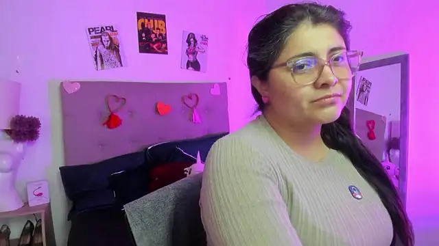 TifanyAmazinng online show from February 10, 1:10 pm