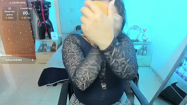 TifanyAmazinng online show from December 18, 12:31 pm