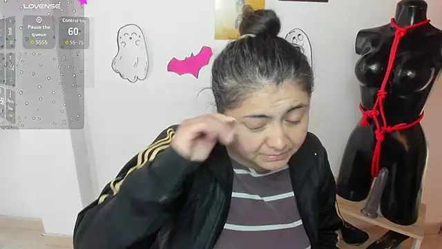 TifanyAmazinng online show from October 8, 12:28 pm