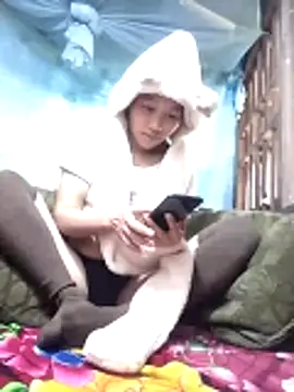 Snapshot of PhamPm70 chatting on December 18, 1:00 am PhamPm70 online show from December 18, 1:00 am