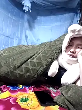 Snapshot of PhamPm70 chatting on December 18, 1:04 pm PhamPm70 online show from December 18, 1:04 pm