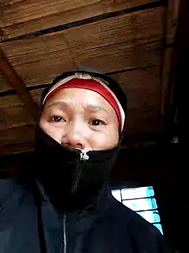 Snapshot of PhamPm70 chatting on November 15, 2:37 am PhamPm70 online show from November 15, 2:37 am