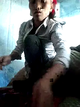 Snapshot of PhamPm70 chatting on November 27, 5:41 am PhamPm70 online show from November 27, 5:41 am