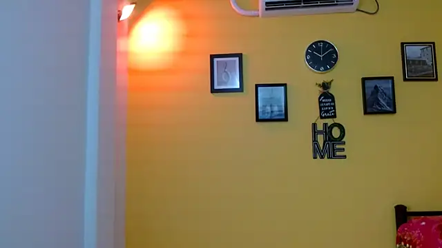 bellotabigtits18 online show from September 26, 9:54 pm