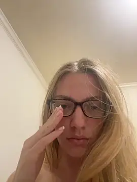 blondebaddi online show from November 7, 3:55 am
