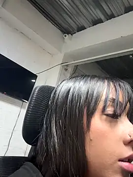 Snapshot of Aleja_ruizz chatting on December 3, 6:25 am Aleja ruizz online show from December 3, 6:25 am