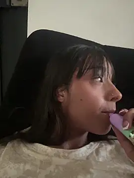 Snapshot of Aleja_ruizz chatting on November 5, 10:02 pm Aleja ruizz online show from November 5, 10:02 pm