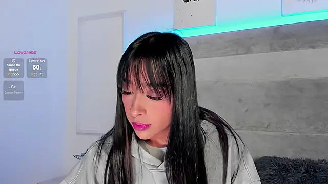 Snapshot of Aleja_ruizz chatting on November 20, 6:25 am Aleja ruizz online show from November 20, 6:25 am