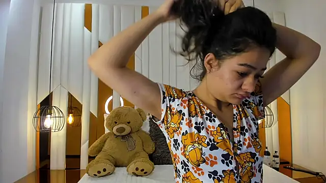 ValeriaPrado online show from November 10, 11:15 am