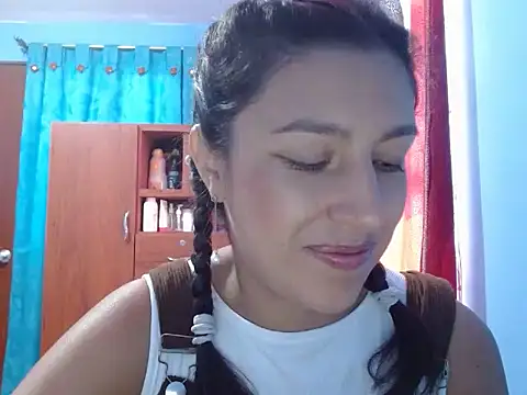SarahFriendly online show from June 23, 3:32 pm