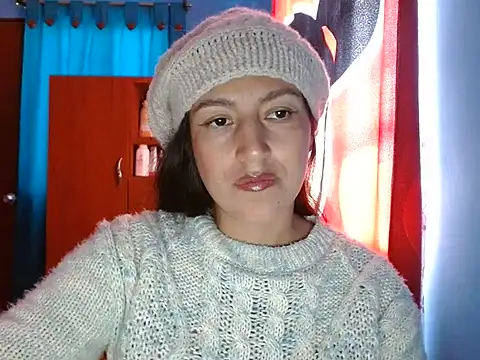 SarahFriendly online show from June 24, 3:32 pm