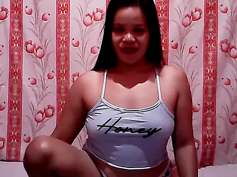 Snapshot of Sexylyka30 chatting on November 28, 9:37 pm Sexylyka30 online show from November 28, 9:37 pm